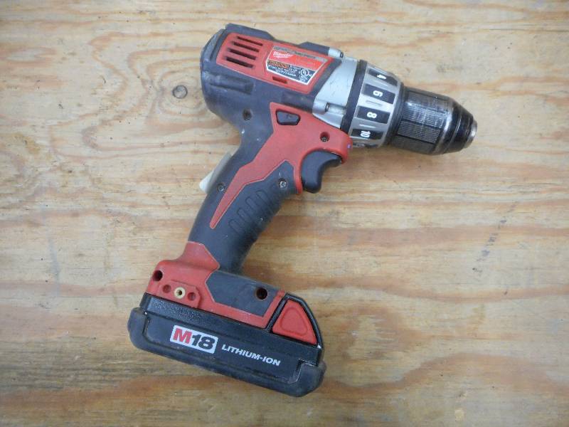 lot 32 image: Milwaukee 18Volt 12 Drill Driver ...