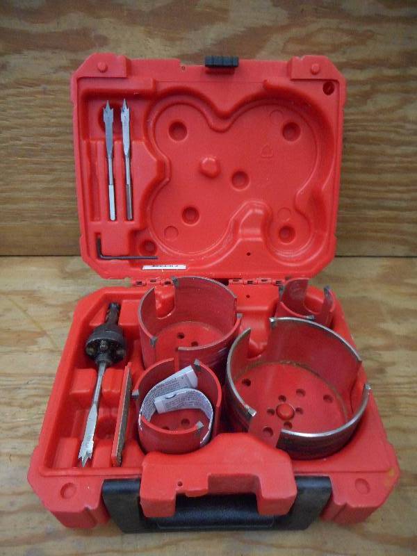 lot 34 image: Milwaukee 9-Piece Metal Hole Saw Se...