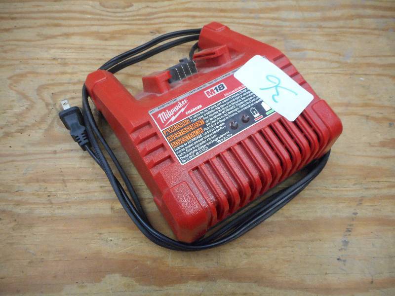 lot 36 image: Milwaukee M18 Battery Charger ...