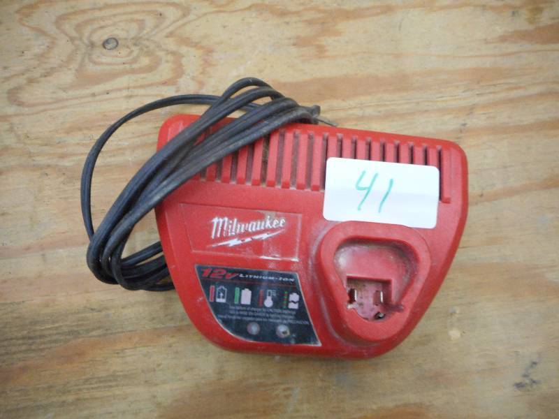 lot 41 image: Milwaukee 12Volt Battery Charger ...