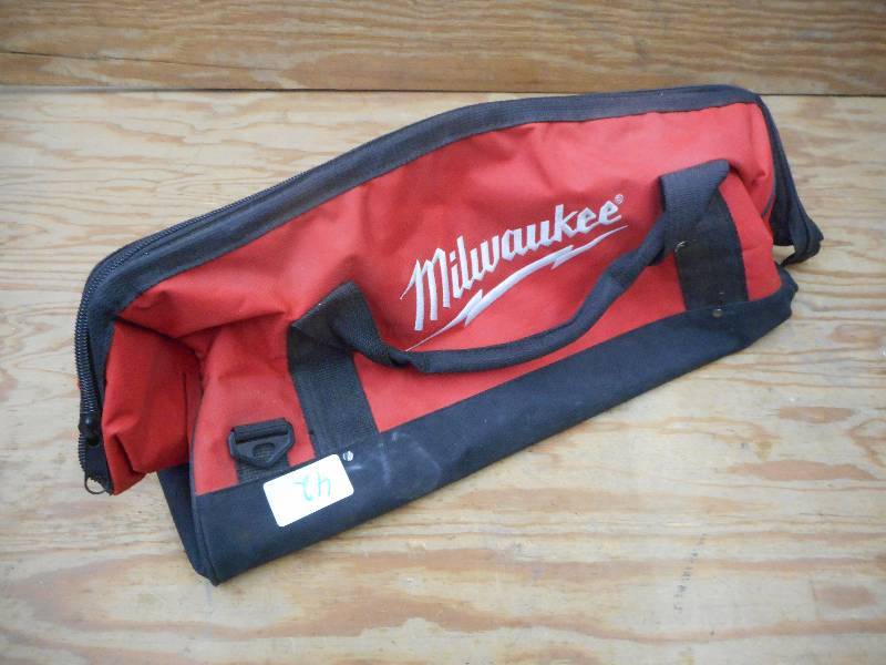 lot 42 image: Milwaukee Large Tool Bag ...