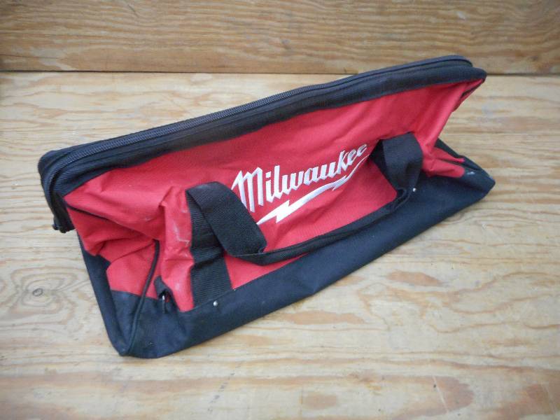 lot 43 image: Milwaukee Large Tool Bag ...