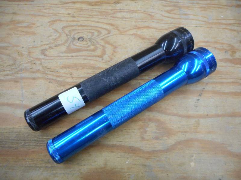 lot 54 image: (2) Aluminum-Cased MagLite Flashlig...