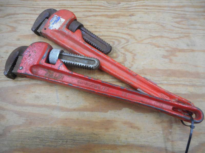 lot 61 image: (2) Heavy Duty 18 Pipe Wrenches ...