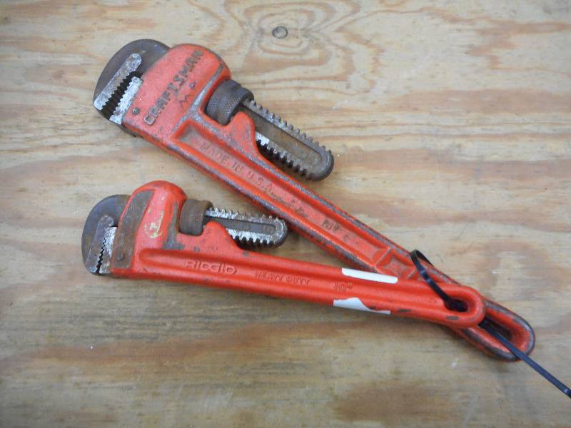 lot 62 image: (2) Pipe Wrenches 10 & 14...