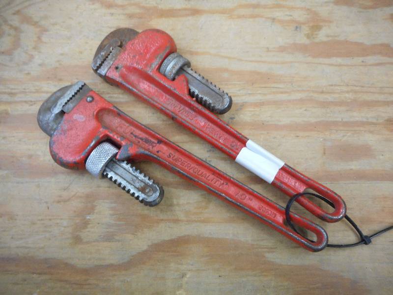 lot 64 image: (2) 10 Pipe Wrenches ...