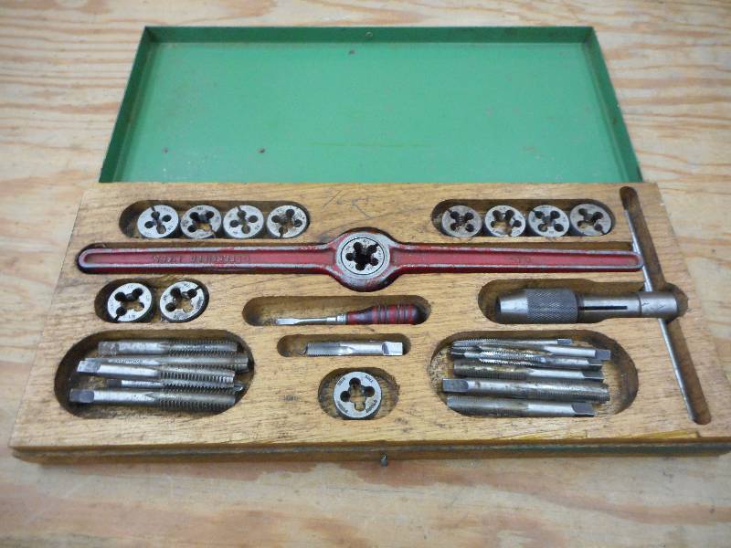 lot 105 image: Craftsman Tap & Die Set ...