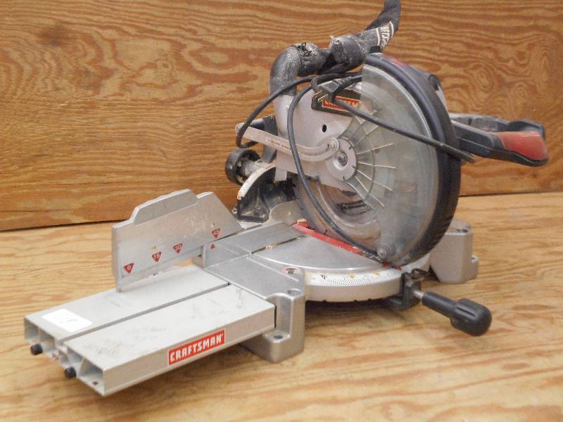 lot 118 image: Craftsman Miter Saw Set With Dust B...