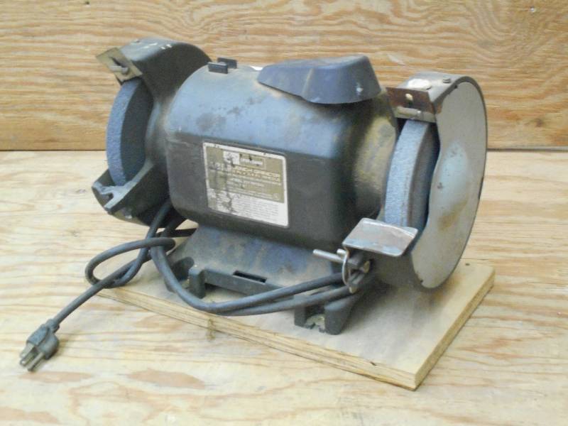 lot 119 image: Craftsman Dual-Wheel 13HP Bench Gr...