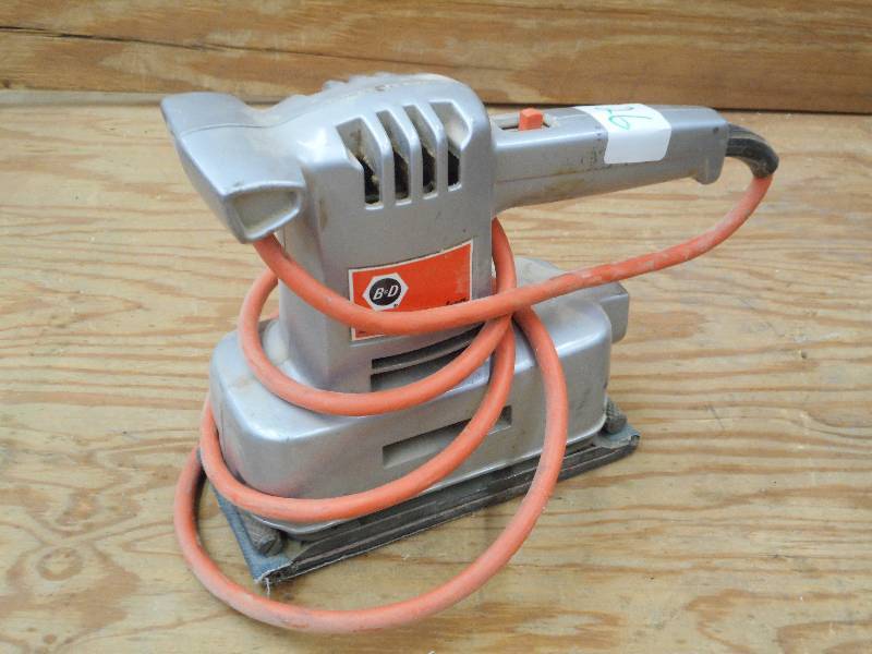 lot 126 image: Black & Decker Finish Sander ...
