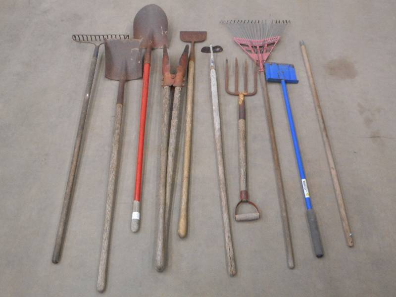 lot 135 image: Lot Of Assorted Hand Tools ...