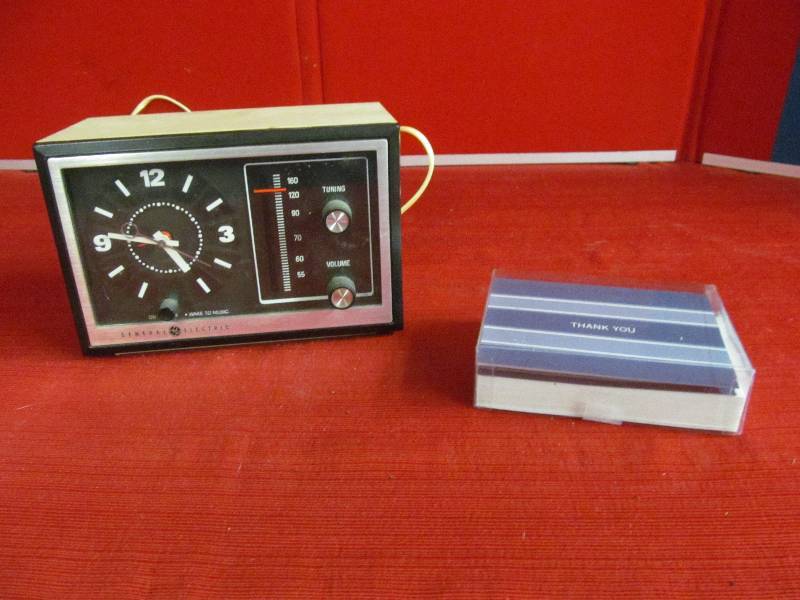 vintage GE radio alarm