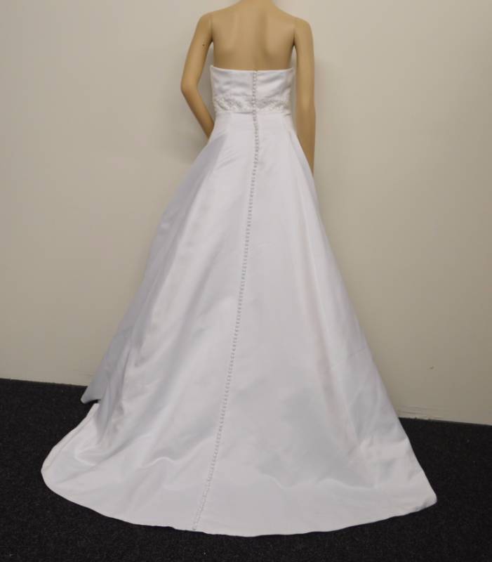 lot 2 image: White A-line Princess Bridal Gown