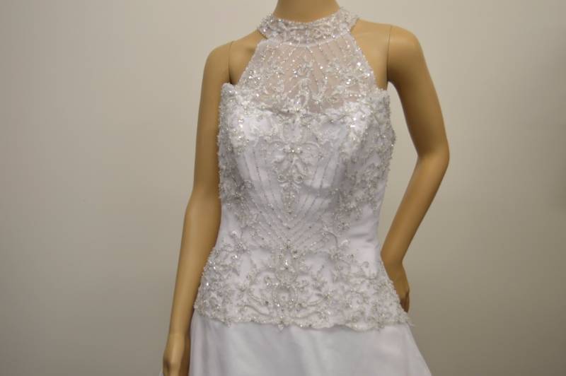 lot 6 image: Marys White Bridal Gown