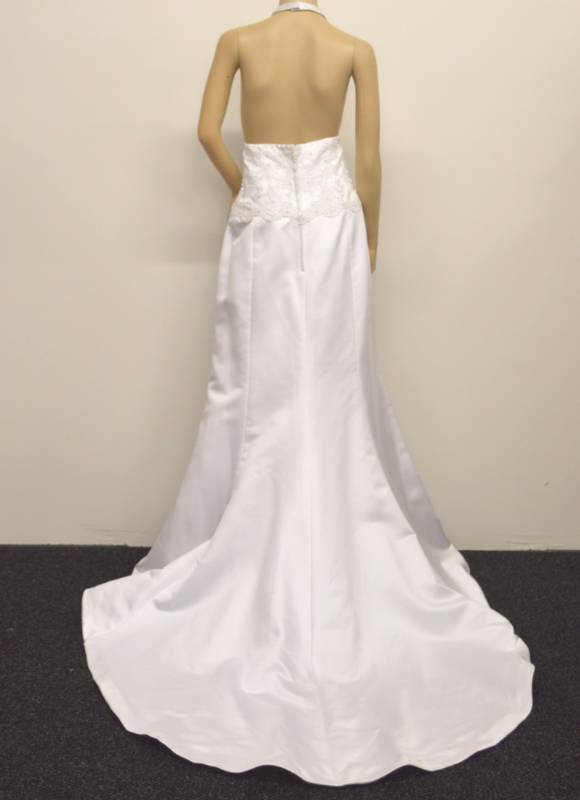 lot 10 image: Eden Bridals White Bridal Gown