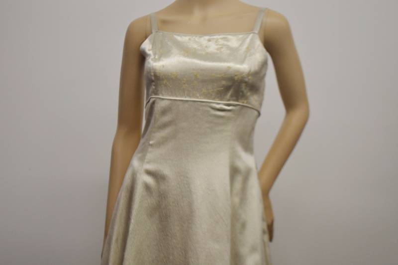 lot 32 image: Jessica McClintock Light Beige Special Occasion Dress