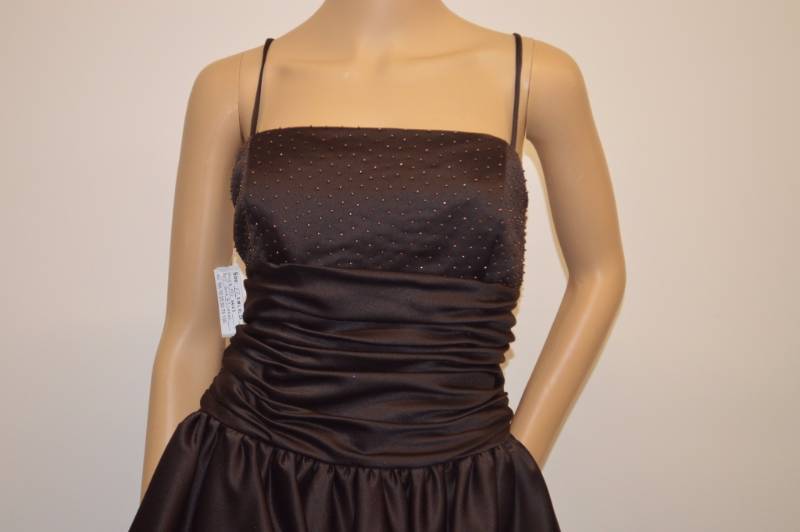 lot 66 image: Brown Ruched Special Occasion Dress