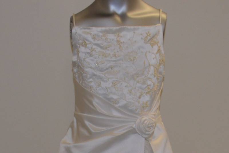 lot 94 image: White Flower Girl Dress