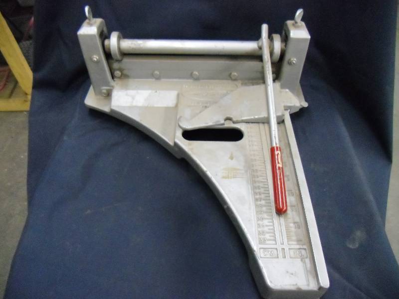 Tile cutter