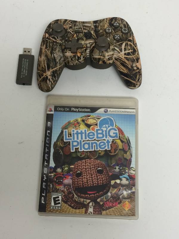 lot 38 image: Sony Playstation 3 Controller and Game