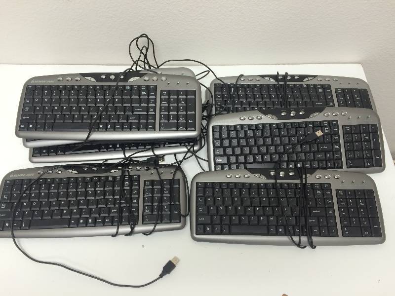 lot 4 image: Lot of 10 Keyboards