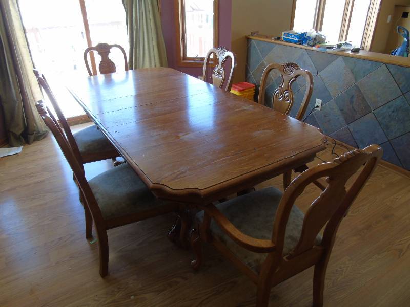 lot 9 image: Dining Table and Chairs