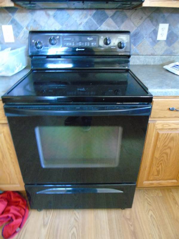 lot 11 image: Whirlpool Electric Range - Glasstop
