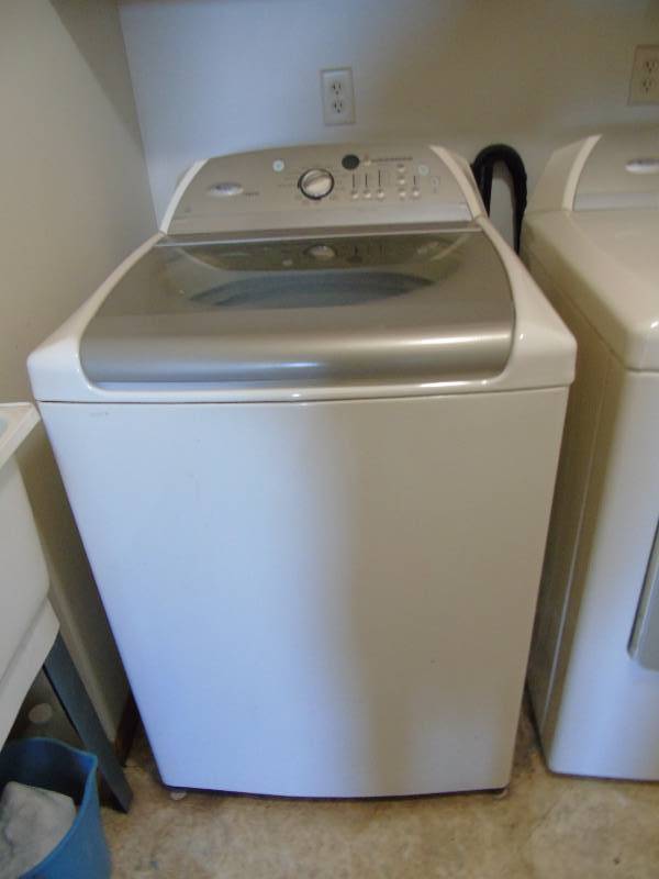 lot 15 image: Whirlpool Cabrio Washing Machine