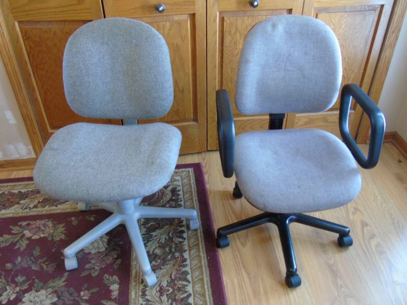 lot 21 image: Two Office Chairs