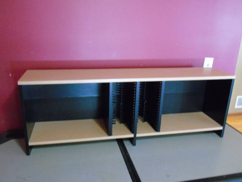 lot 23 image: Desktop Hutch