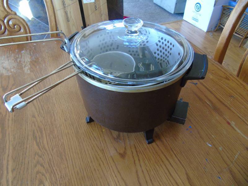 lot 30 image: Presto Deep Fryer