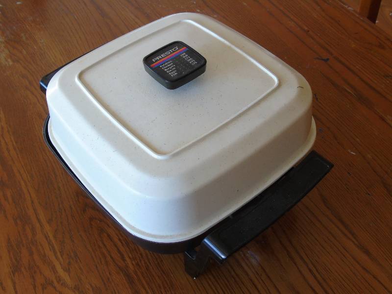 lot 31 image: Presto Electric Skillet