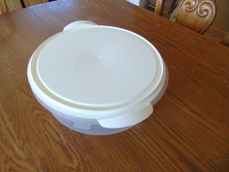 lot 34 image: Sealable container