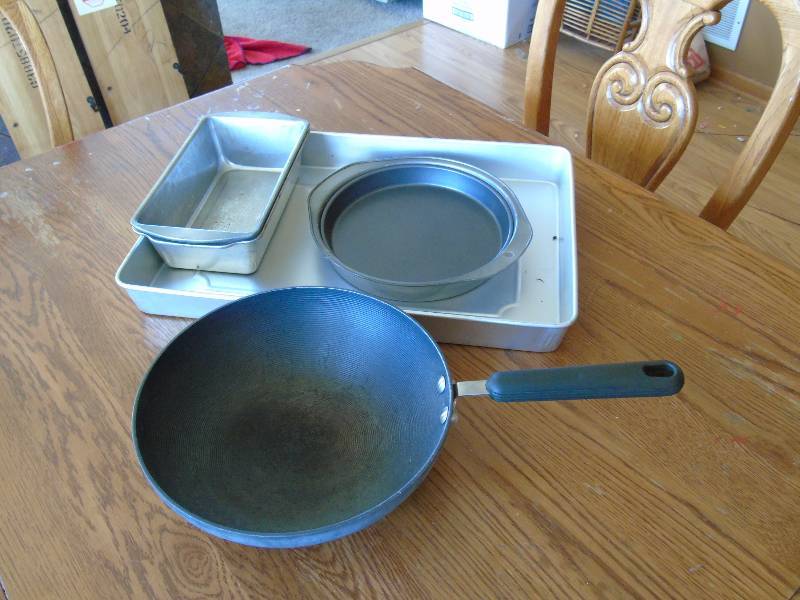 lot 37 image: Assorted cookware