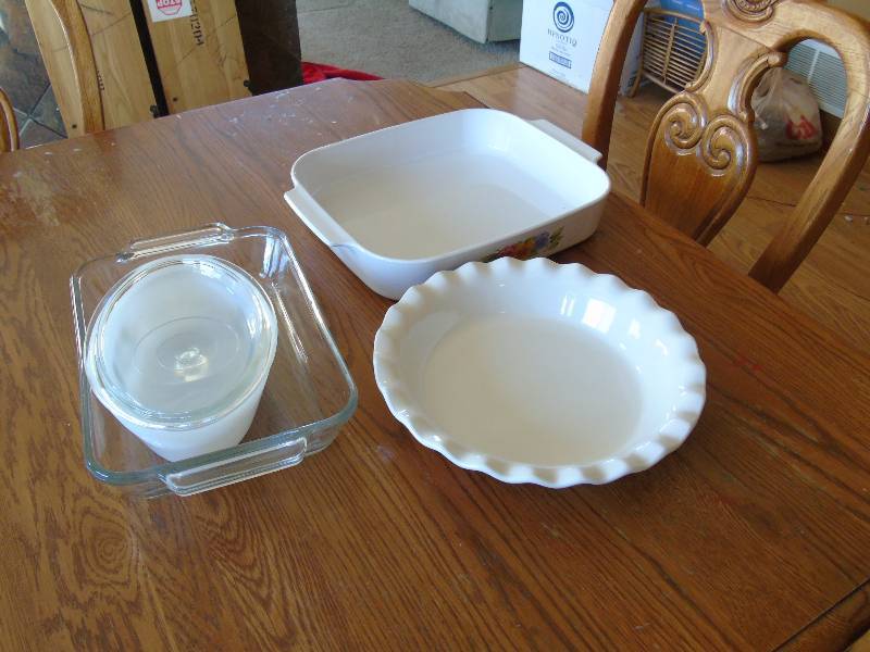 lot 36 image: Assorted baking pansdishes