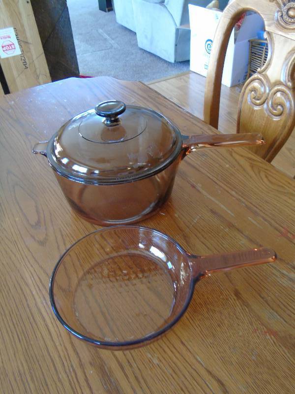 lot 38 image: Pyrex food dishes