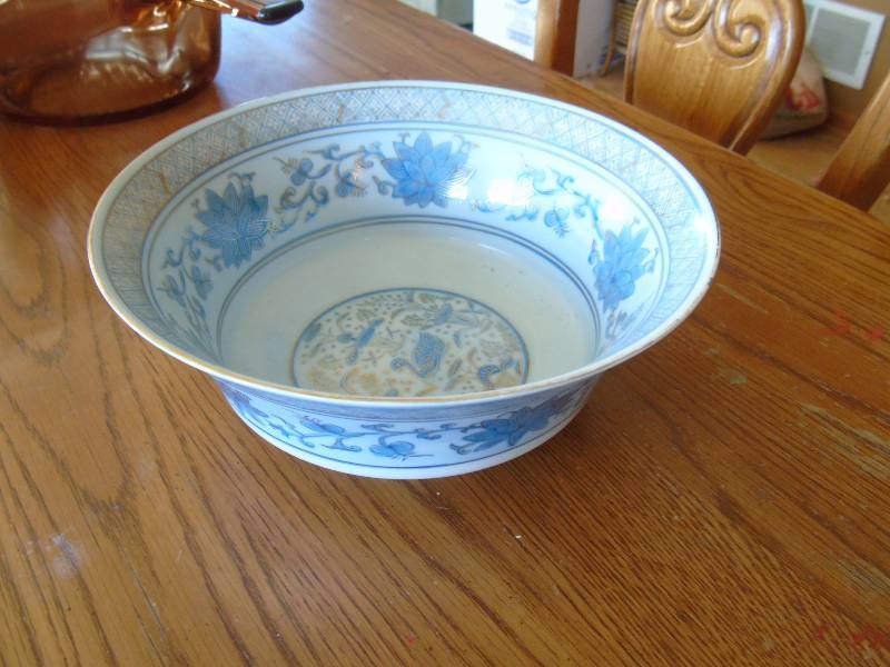 lot 39 image: Bowl - Andrea by Sadek