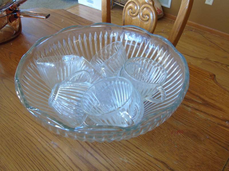 lot 40 image: Punch bowl and cups