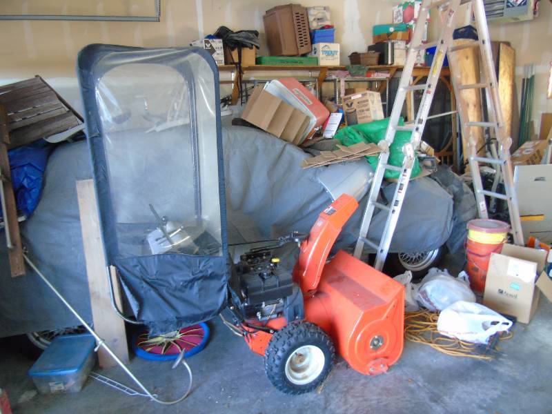 lot 47 image: Ariens 1028 Snowblower and cab