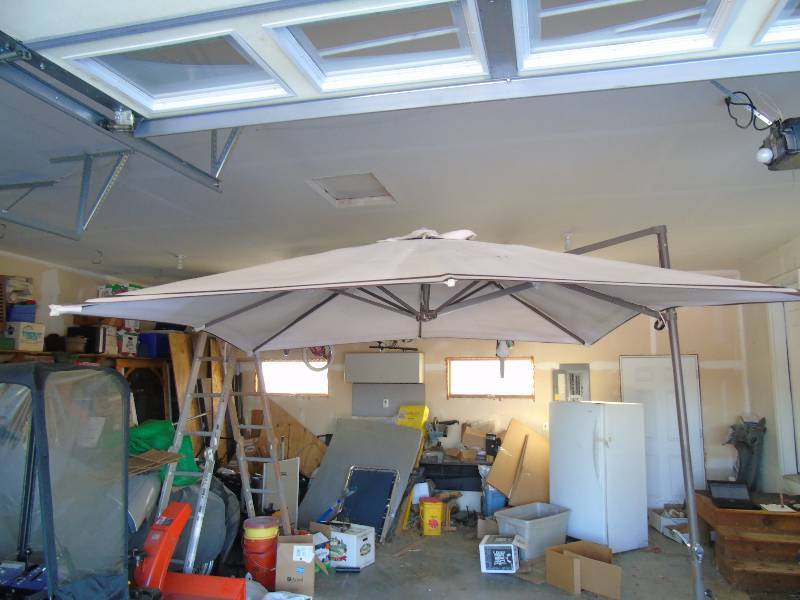 lot 49 image: Cantilevered Patio Umbrella