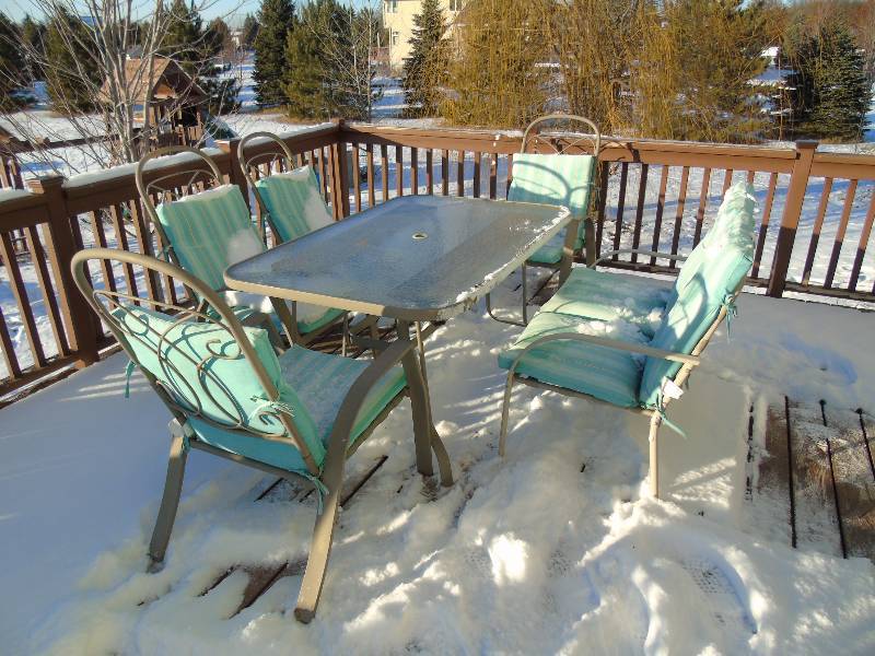 lot 55 image: Patio Table and Chairs