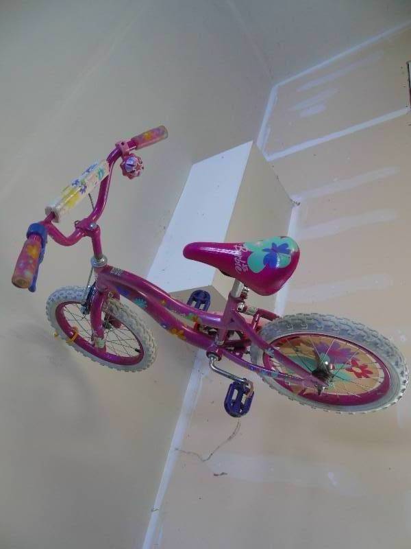 lot 58 image: Barbie - Small girls bike