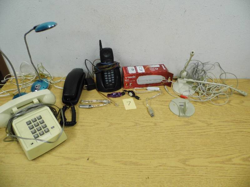 Phones & Lights wTote