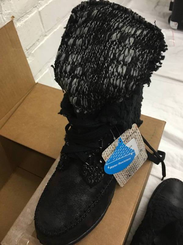 Muk Luk Womens Lilly Lace-Up Boot - Black retail $90