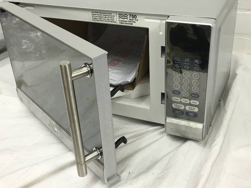 Oster .7 cu. ft. 700W Microwave Oven