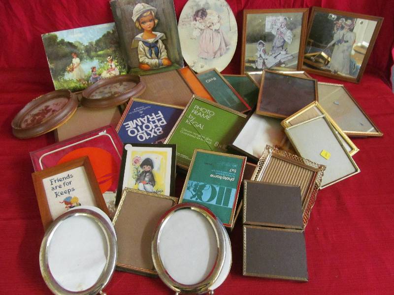 lot 8 image: frames