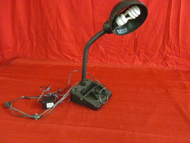 lot 20 image: lamp