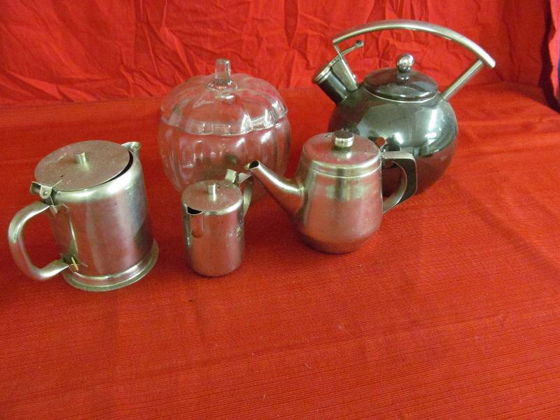 lot 22 image: dishes