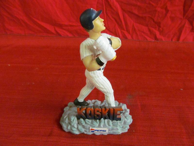 lot 28 image: Bobble head