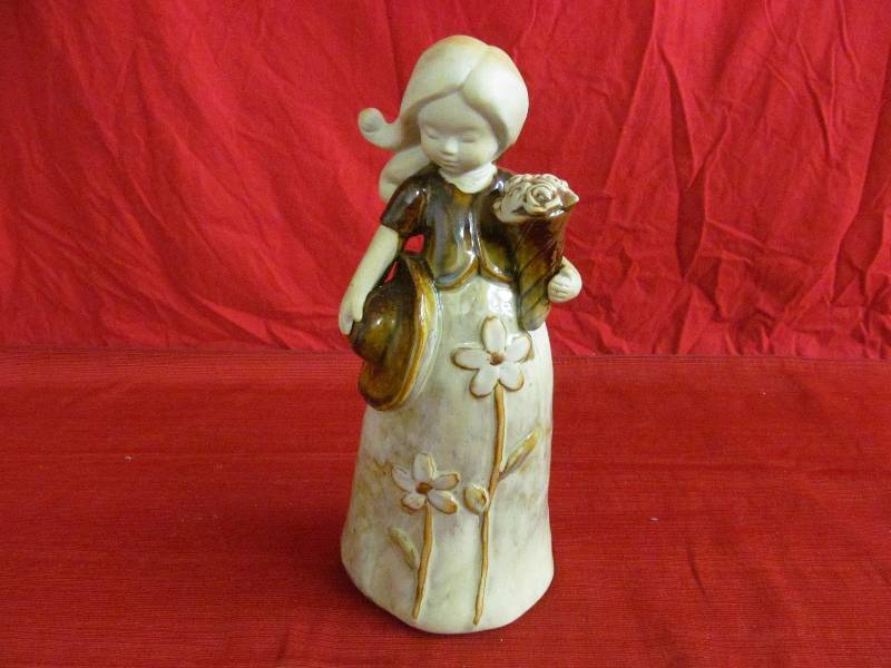lot 29 image: figurine